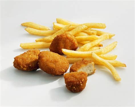 Chicken Nuggets Mit Selbstgemachten Pommes Frites Rezept Gutekueche At