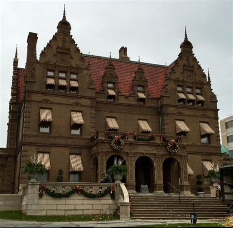 Pabst Mansion In Milwaukee Is The Most Magical Christmastime House In