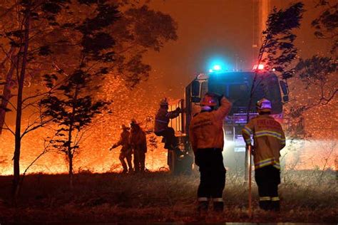 Death Toll Rises As Thousands Seek Shelter From Australian Bush Fires