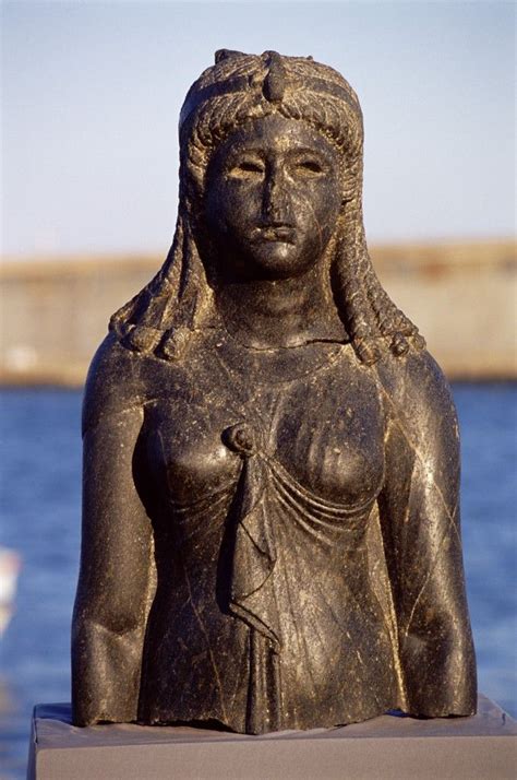 Cleopatra Underwater Palace Black Granite Statue Of A Queen Dating From The Ptolemaic Era