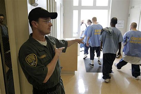 23 Prison Guards Tell All About The Nastiest Things Theyve Seen On The Job