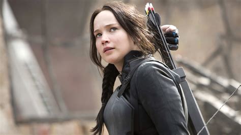 Jennifer Lawrence Is Battle Ready In Final Hunger Games Trailer