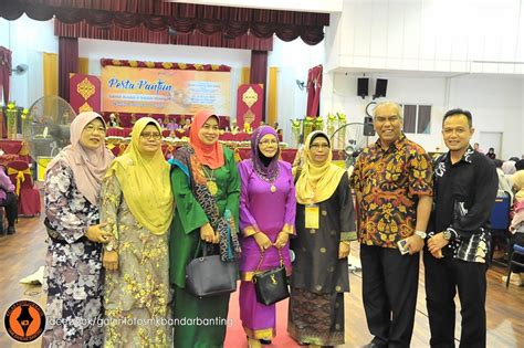 Terjawab • terverifikasi oleh ahli. Blog Rasmi SMK Bandar Banting: Majlis Penutup Pesta Pantun ...
