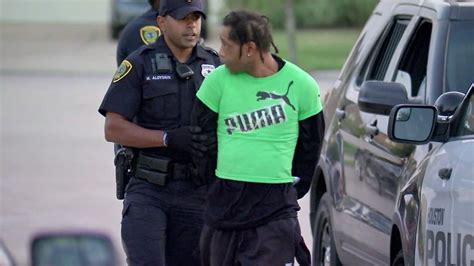 man in custody after hours long standoff with police in sw houston abc13 houston