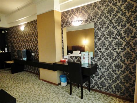 With walking distance to shopping. Between West To East: New York Hotel In Johor Bahru
