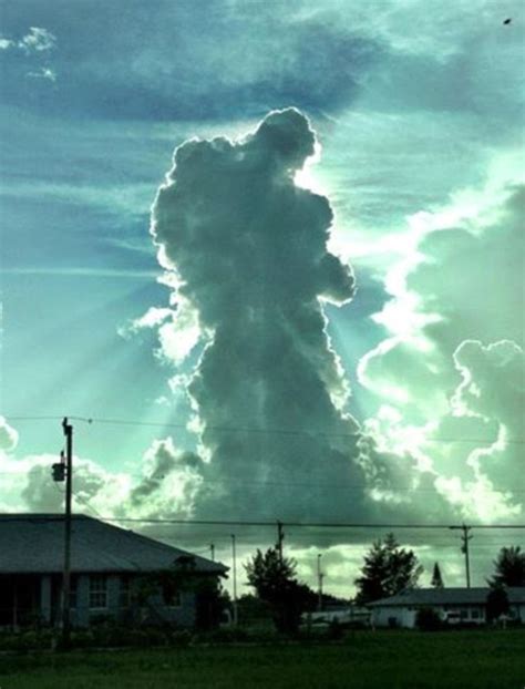 God And Angel Snapped Over Florida Skies Daily Mail Online