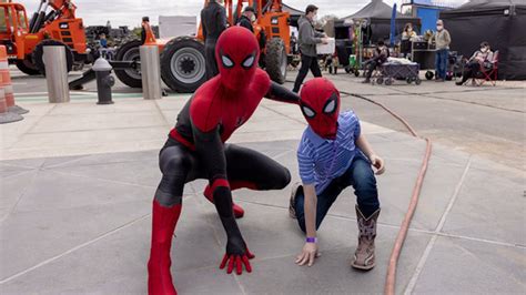 Tom Holland And Zendaya Teach Bridger The Spider Man Pose Youtube