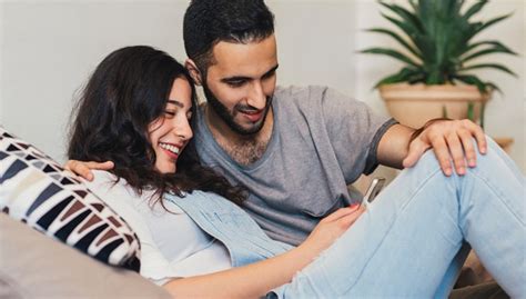 4 Apps For Couples You And Your So Can Try Right Now Glamour