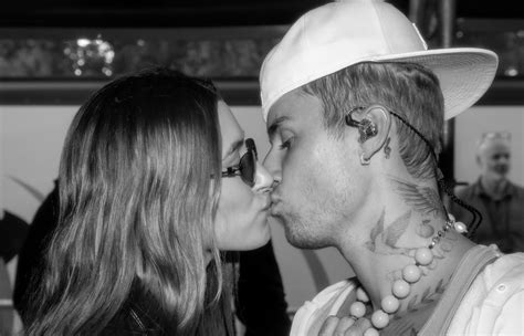 Justin και Hailey Bieber Τα τρυφερά τους μηνύματα για τα τέσσερα χρόνια γάμου Instyle