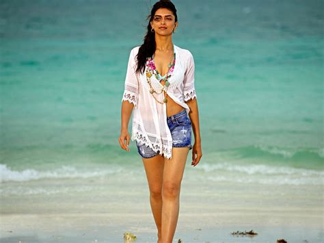 actress deepika padukone looking hot n sexy in shorts hq