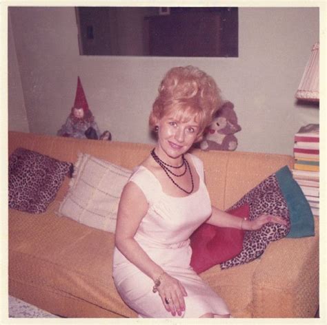 30 Cool Photos Of Blonde Bouffant Hair Ladies In The 1960s Us Oldushistorycafexbiz478