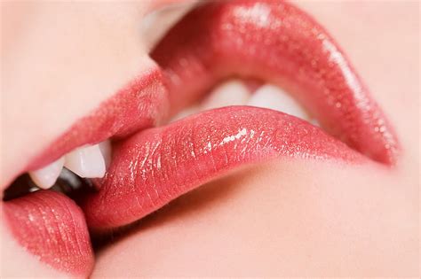 1280x720px Free Download Hd Wallpaper Pink Lipstick Kissing