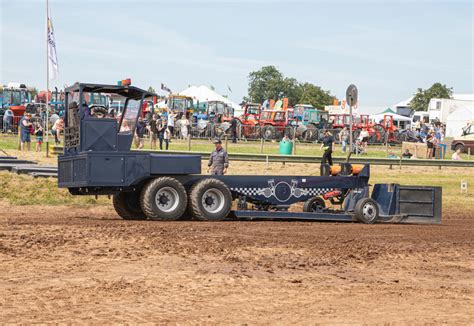 the pulling sledge british tractor pulling association british tractor pulling association