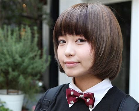 Deciding to do the chop might seem scary but trust us, short hair is the way to go. Cute and Easy Hairstyles Ideas for School - Latest Hair ...