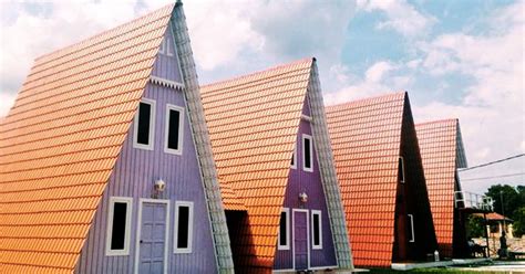 The village itself is just this small area and it is situated right by the main road. GAMBAR Masbro Village: Homestay Warna-Warni Jadi ...
