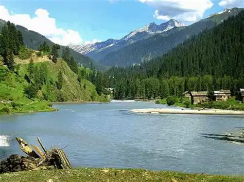Pakistan Very Nice Captured The Beauty Of Neelum River And Valley At