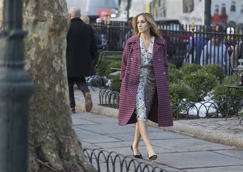 sarah jessica parker won t wear any high end fashion in her new hbo show divorce fashionista