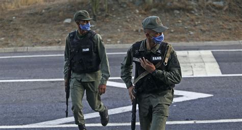 Señores y señoras colombia despertó. Fuerza Armada venezolana incauta tres lanchas de combate ...