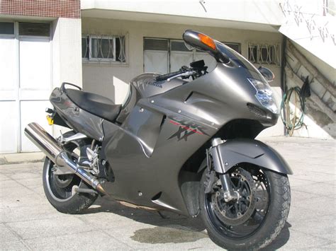 Many model names also contain suffixes, the most common ones. Honda CBR 1100 XX Super Blackbird - Wikipedie
