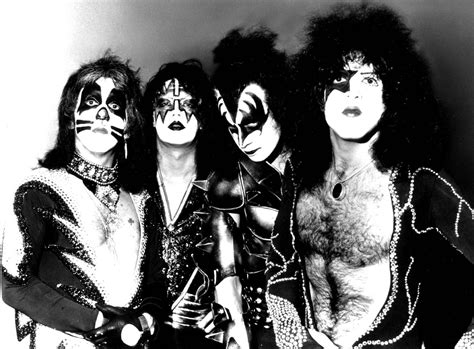 Download Black And White Kiss Band Wallpaper