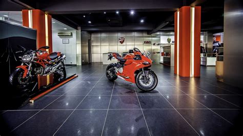 Rishabh bhaskar takes it for a quick spin to tell. Ducati New Delhi showroom | IAMABIKER - Everything Motorcycle!