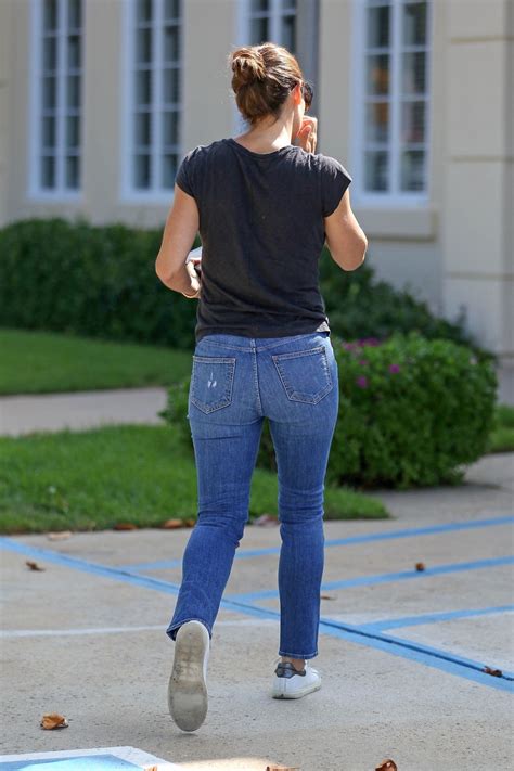 Jennifer Garner In Jeans Out In Brentwood 08232018