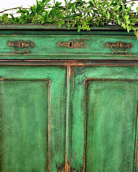 It must be distressed with sanding paper. chippy look - green chiffonier - chalk paint mix - patina ...