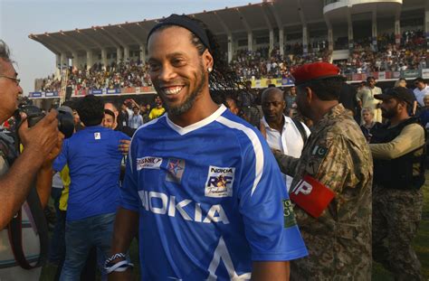 Football features · chelsea email · sport features · cold war. Ronaldinho promove futebol com partidas amistosas no ...