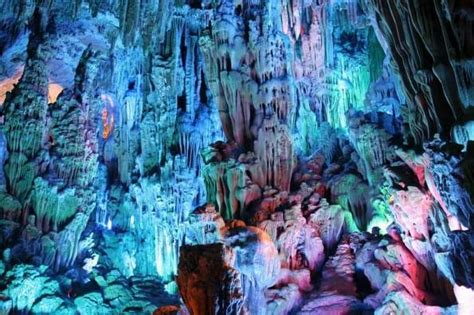 Пещера Тростниковой Флейты Китай Гуйлинь достопримечательности
