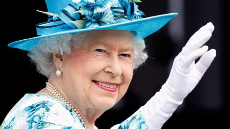 Queen Elizabeths Quiet Request For Her Reigns Most Historic Day Hello