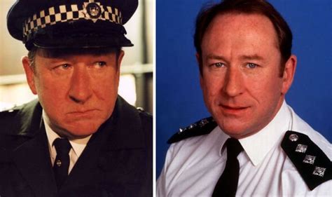 Ben Roberts Dead The Bills Chief Inspector Derek Conway Dies Aged 70