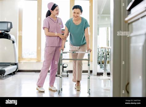 The Nurse To Help Patients Rehabilitation Exercise Stock Photo Alamy