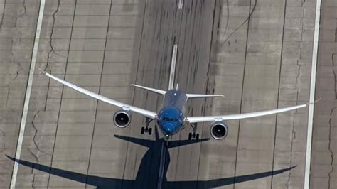Watch Boeing 787 9 Dreamliners Near Vertical Takeoff Videos