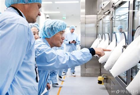 실제로 나스닥 생명공학 기업인 노바백스(novavax)는 최근 호흡기세포 융합바이러스 백신에 대한 임상3상 실패에도 불구하고 주가가 올해 들어 지난 21일까지 94% 상승 중이다. 아스트라제네카 임상중단…한국 백신수급 '노바백스' 환승하나 ...