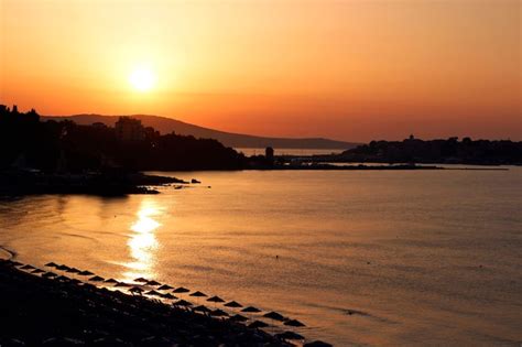 Atardecer En La Costa Del Mar Negro En Bulgaria Foto Premium