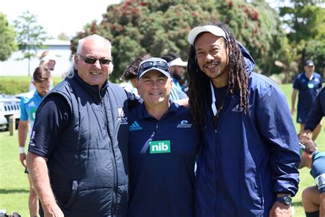 The home team will be looking to notch up a rare win at home after a difficult season filled with injuries key players. One Tree Hill College :: Auckland Blues Training at OTHC