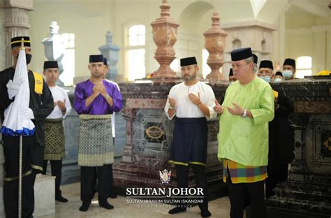 Hari ulang tahun pertabalan sultan terengganu (terengganu) 23 mac. Sultan Ibrahim ziarah Makam Diraja Bukit Mahmoodiah ...