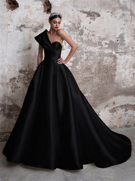 Pronovias Tourmaline 6 Black In 2021 Black Ball Gown Pronovias