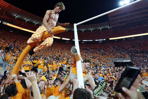tennessee fans throw goalposts into tennessee river after win over alabama brobible