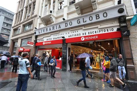 It was the first brazilian corporation with 100% of shares traded on stock exchange and listed on the novo mercado. Lojas Renner aprova emissão de debêntures - Jornal do Comércio