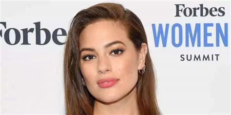 Ashley Graham Shows Off Her Natural Freckles In Radiant No Makeup Selfie Womanly News