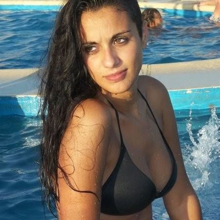 Hot Sexy Carolina Flores Bikini Pics