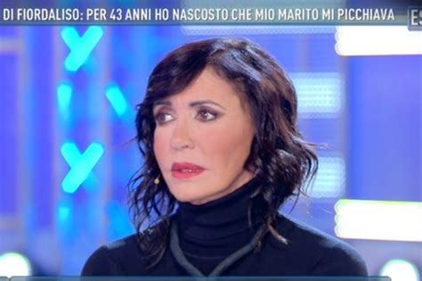 E' un grido di dolore il tweet condiviso questa mattina dalla cantante marina fiordaliso. Fiordaliso: Il mio ex marito mi ha picchiata per anni, un ...