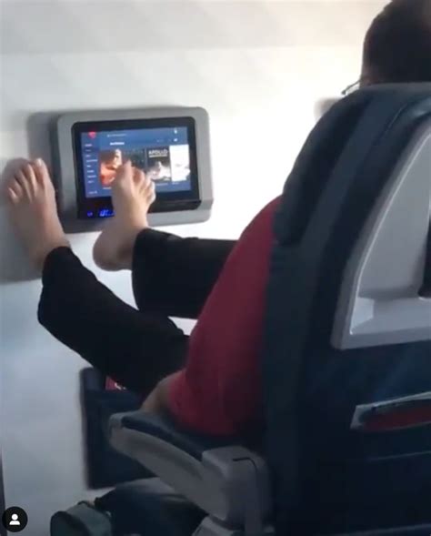 Passengers Behaving Badly 5 Things You Shouldnt Do In Flight The