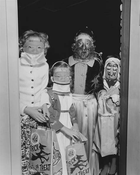 Creepy Vintage Halloween Costumes In Pictures Vintage Halloween