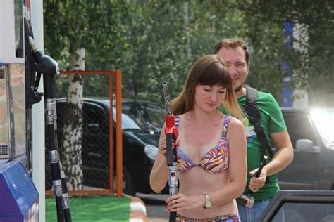 Russia Has A Gas Station That Gives Free Gas To Women In Bikinis Barnorama