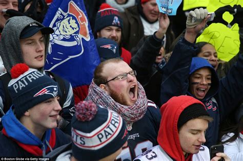 Patriots Super Bowl Parade Sees Tens Of Thousands Turn Out Daily Mail