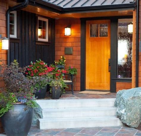 You can see another items of this gallery of 33+ incredible front door flower pots to increase your home beauty below. 20 Smart Ways To Personalize Your Front Door With Flowers ...