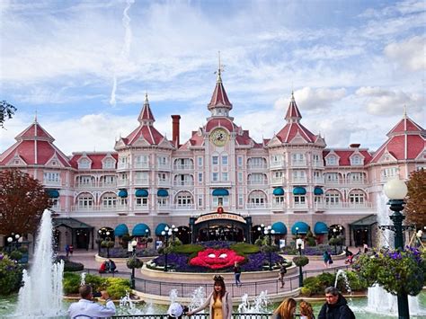 Disneyland Pariss Disneyland Hotel Begins Extensive Refurbishment