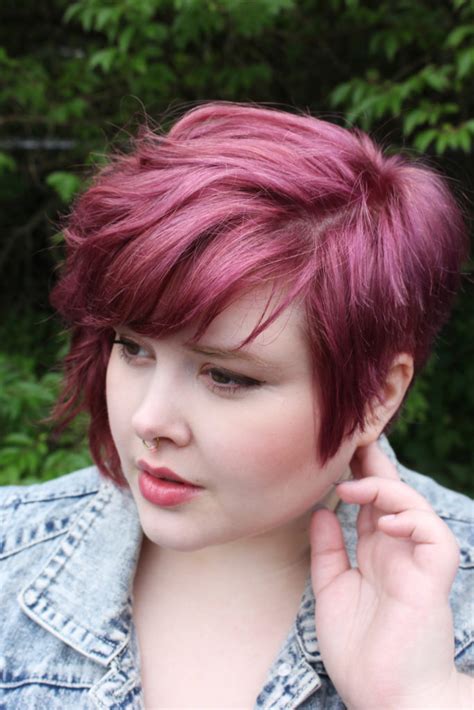 The style you choose must depend on the shape of your face. 22 Attractive Hairstyles for Plus Size Women - Haircuts ...